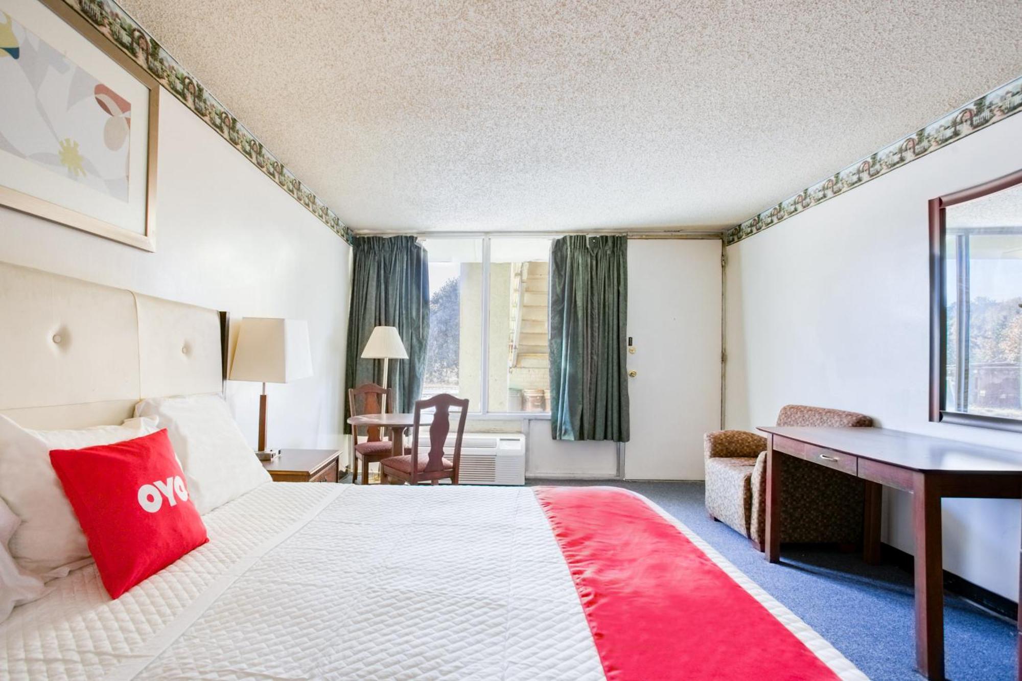 Oyo Hotel Petersburg Va - Templeton Dış mekan fotoğraf