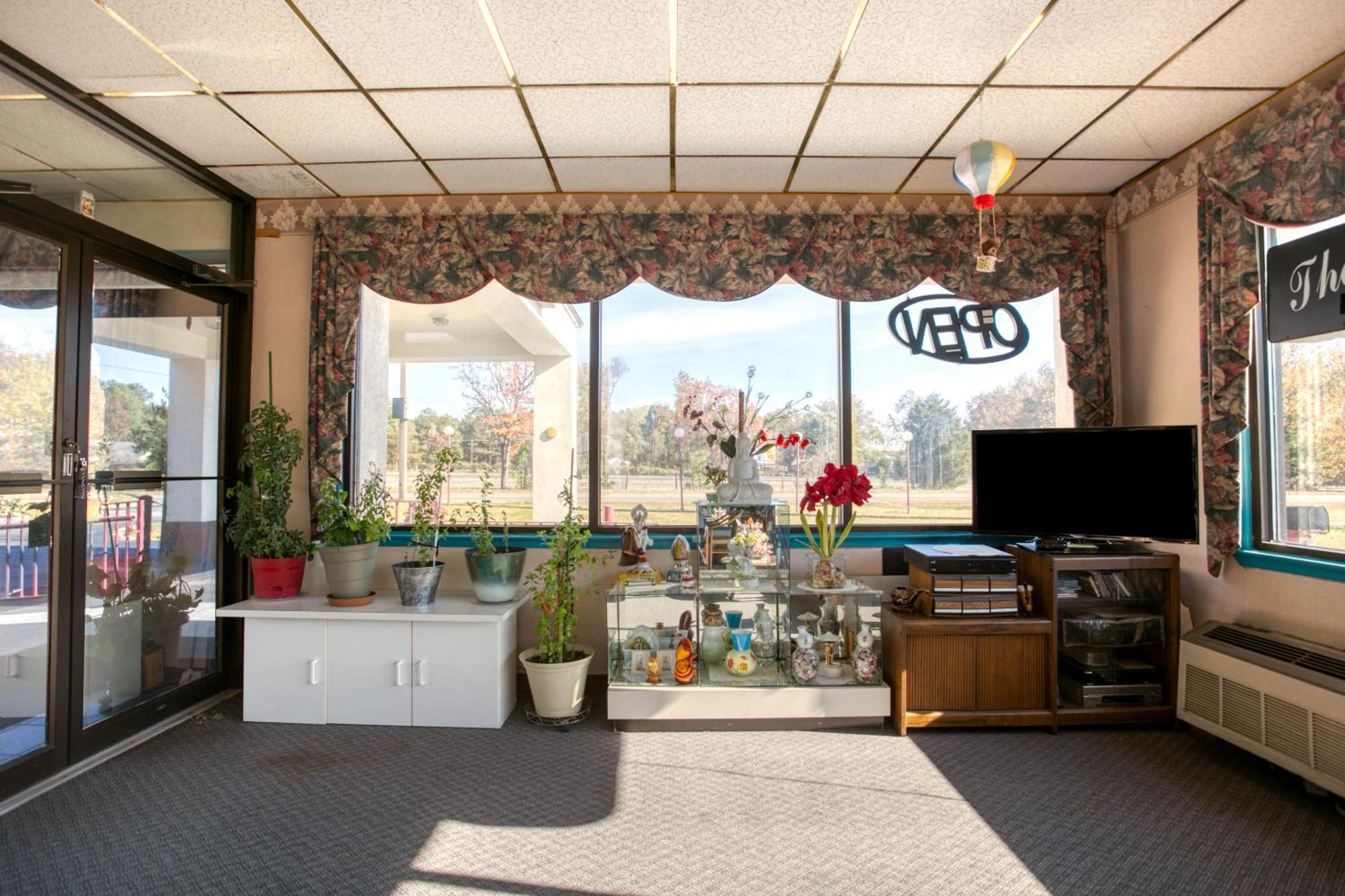 Oyo Hotel Petersburg Va - Templeton Dış mekan fotoğraf